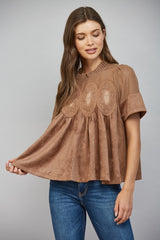 Delicate Details Top (mocha)