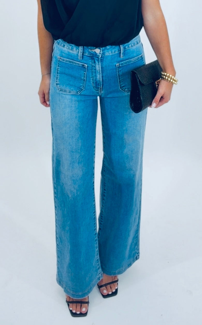 Mini Patch Pocket Wide Leg Jean (med denim)