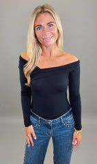 Off the Shoulder Chic Top (black)