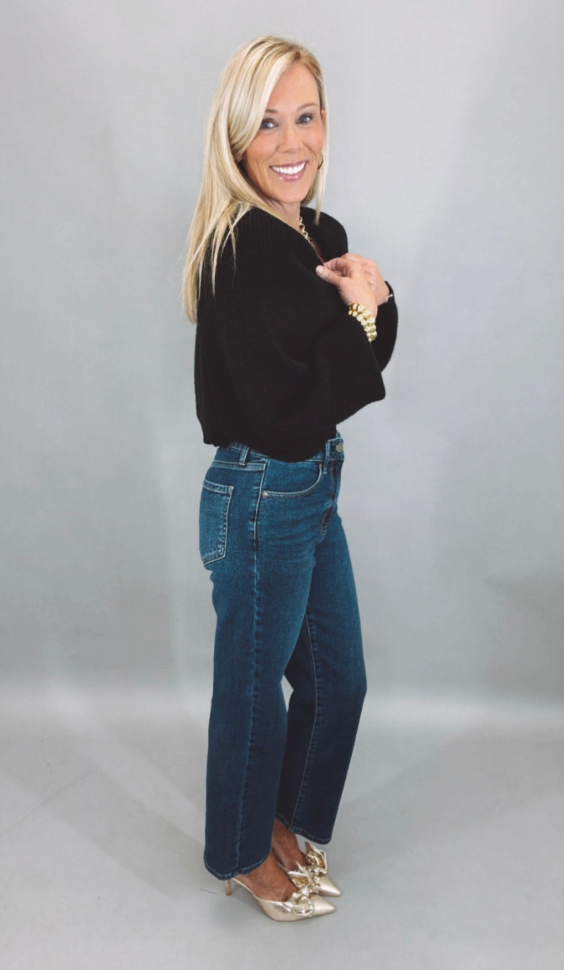 Signature Shrug Sweater (black)