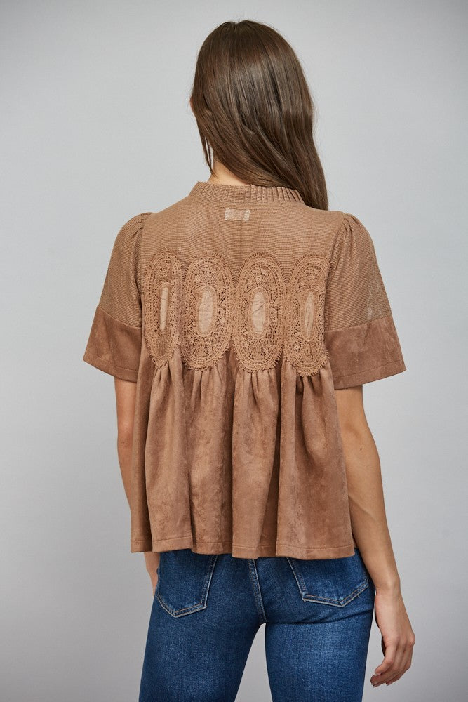 Delicate Details Top (mocha)