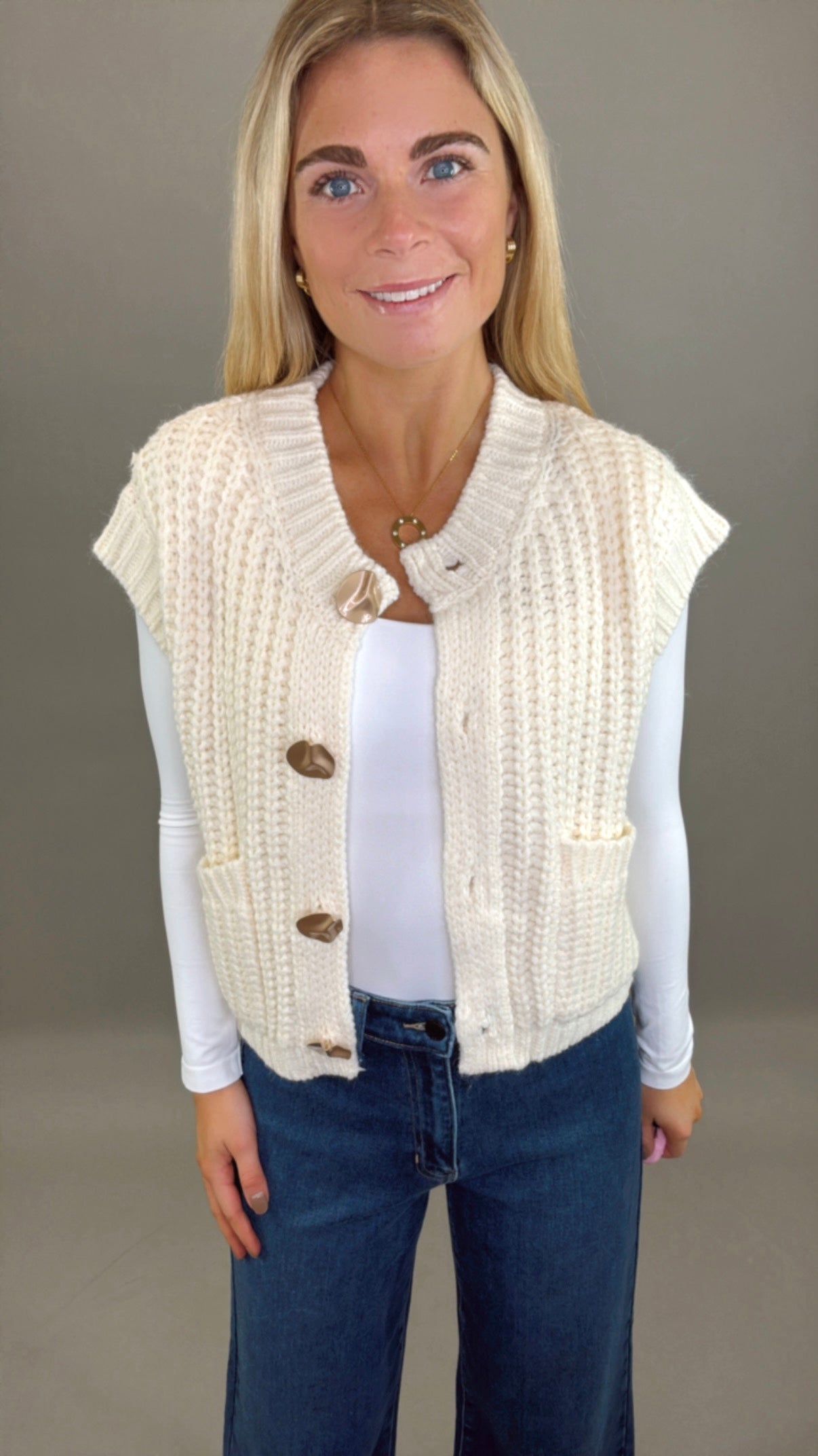 Chalet Charm Vest (off white)