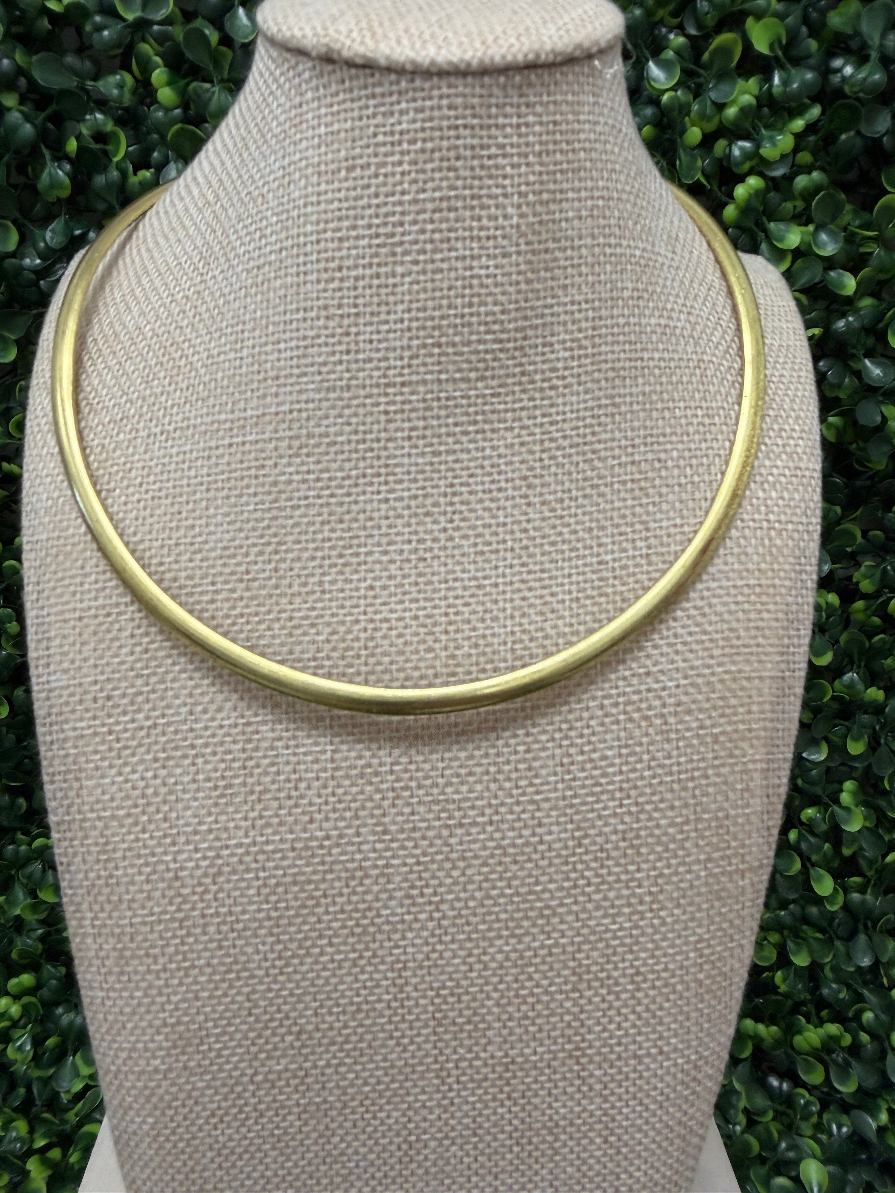 Sleek Style Choker