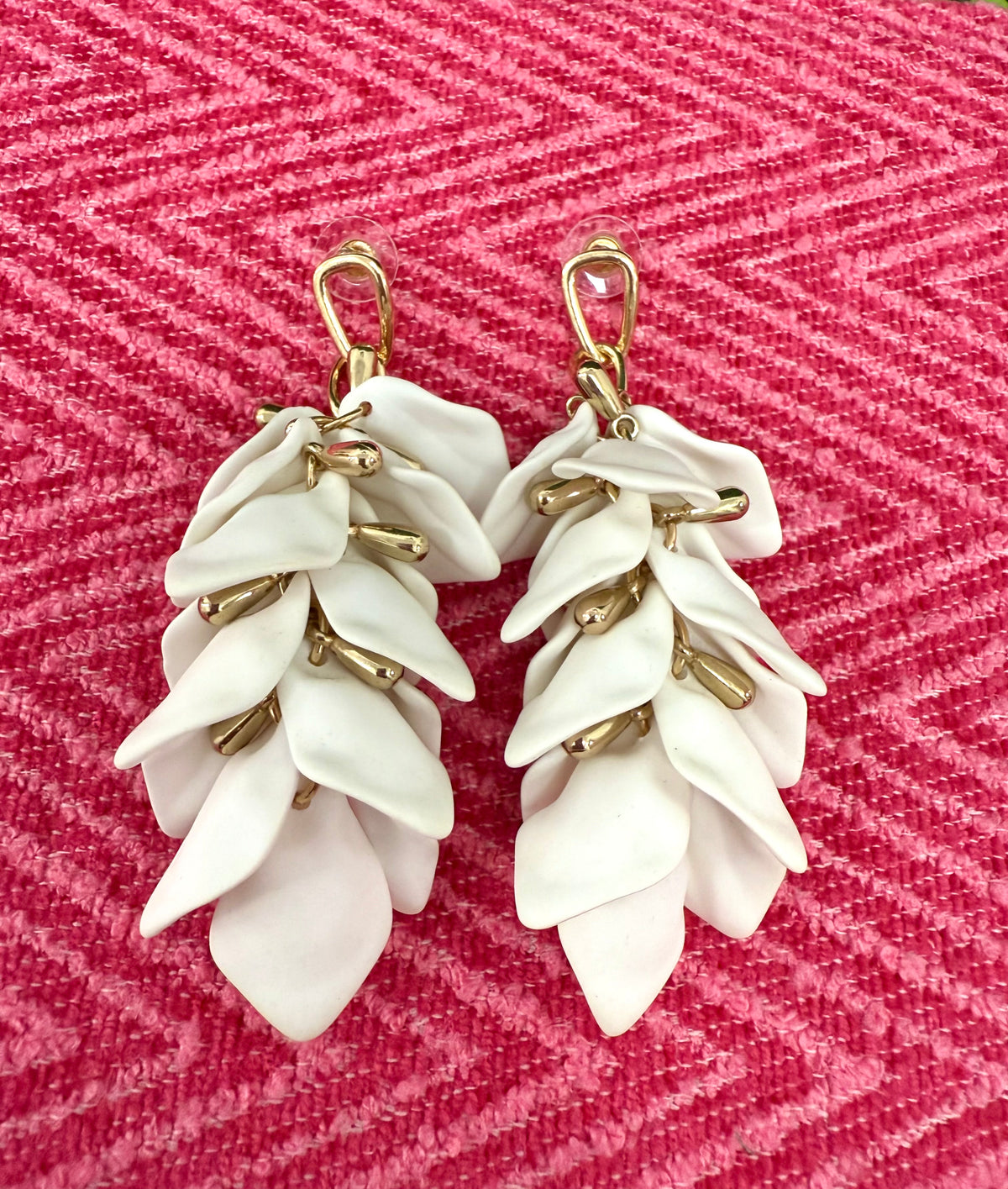Petal Fringe Dangle Earring (wht)