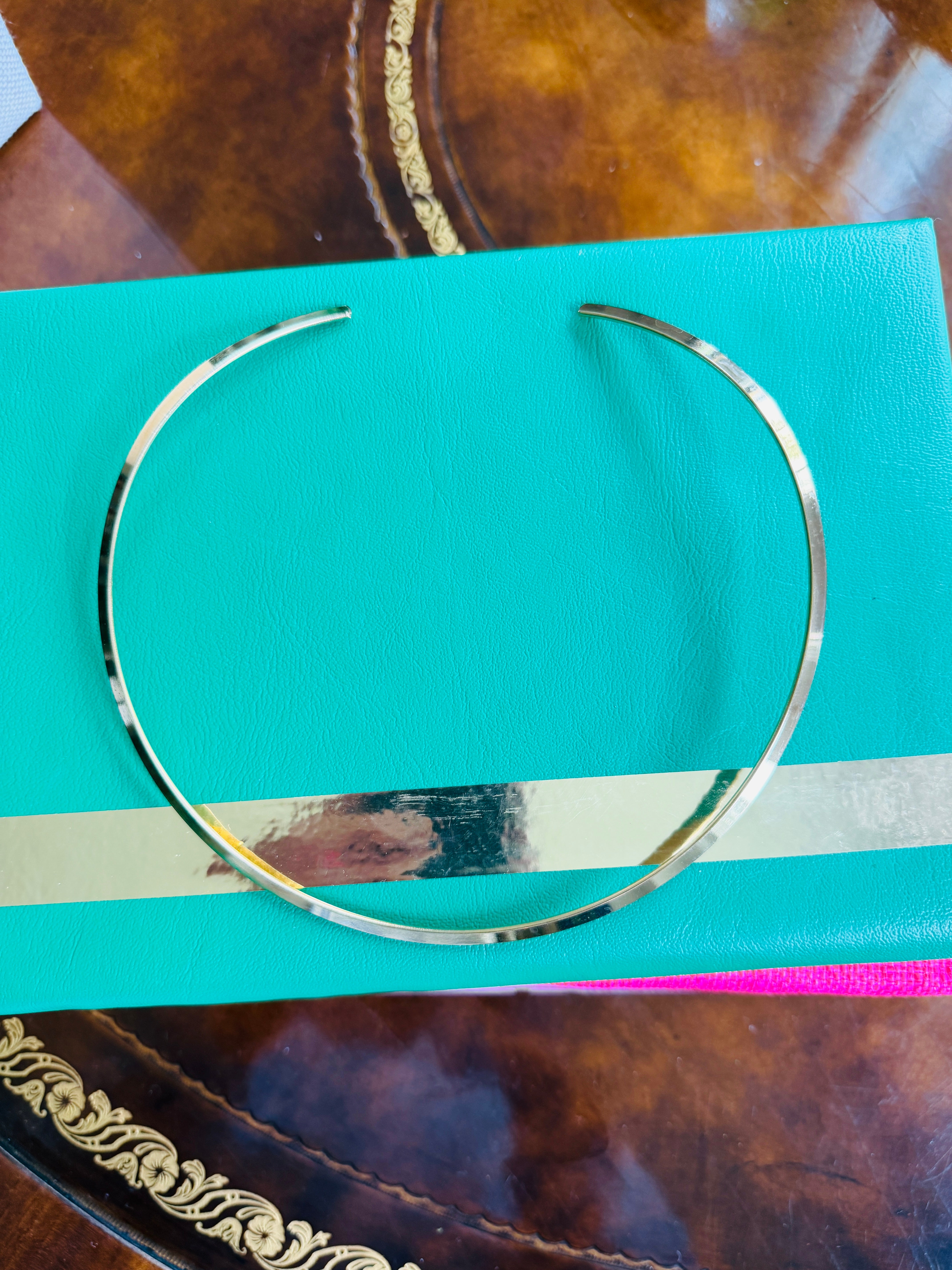 Sleek Society Collar