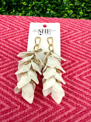Petal Fringe Dangle Earring (wht)