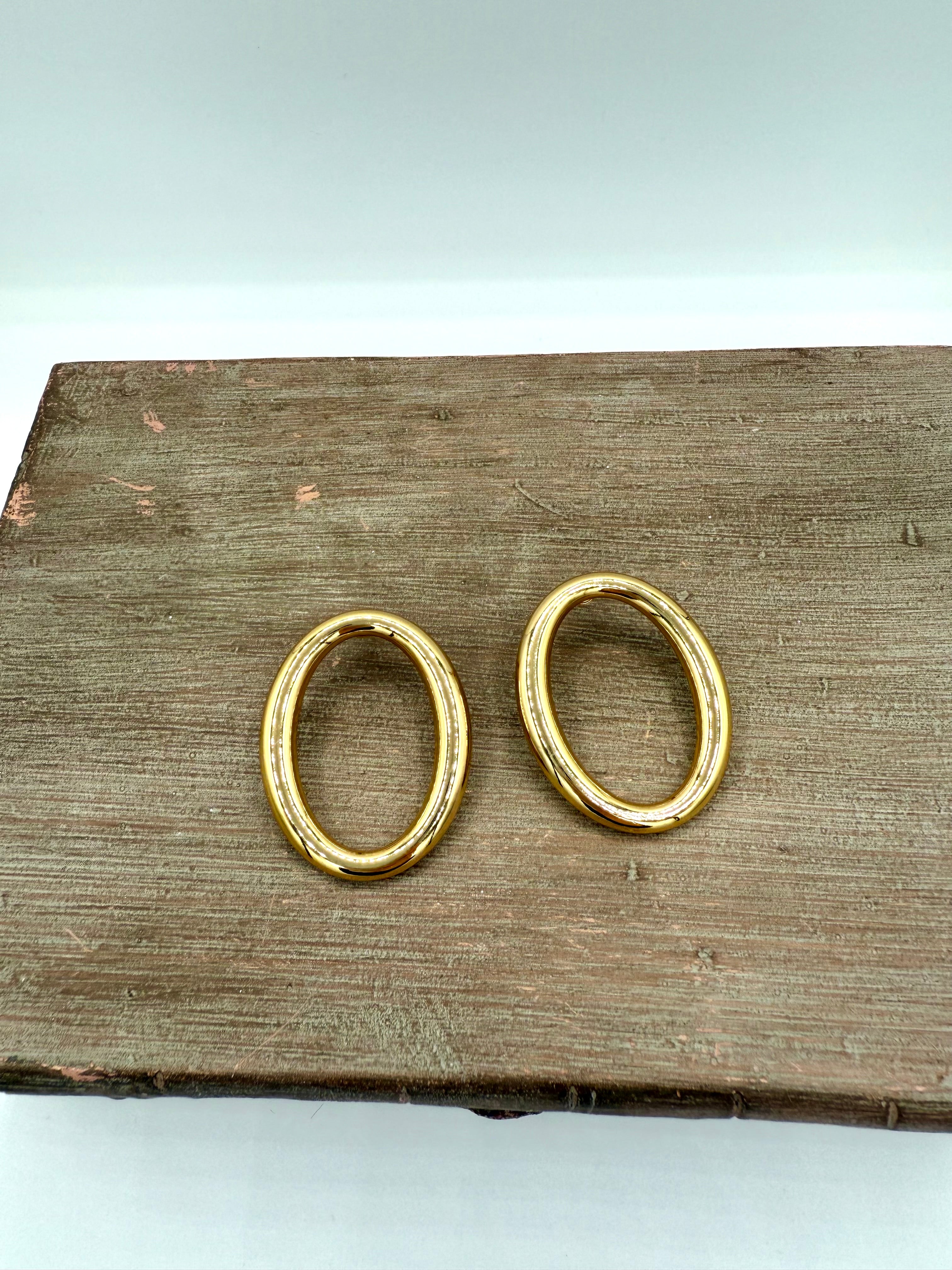 Ellis Oval Earring