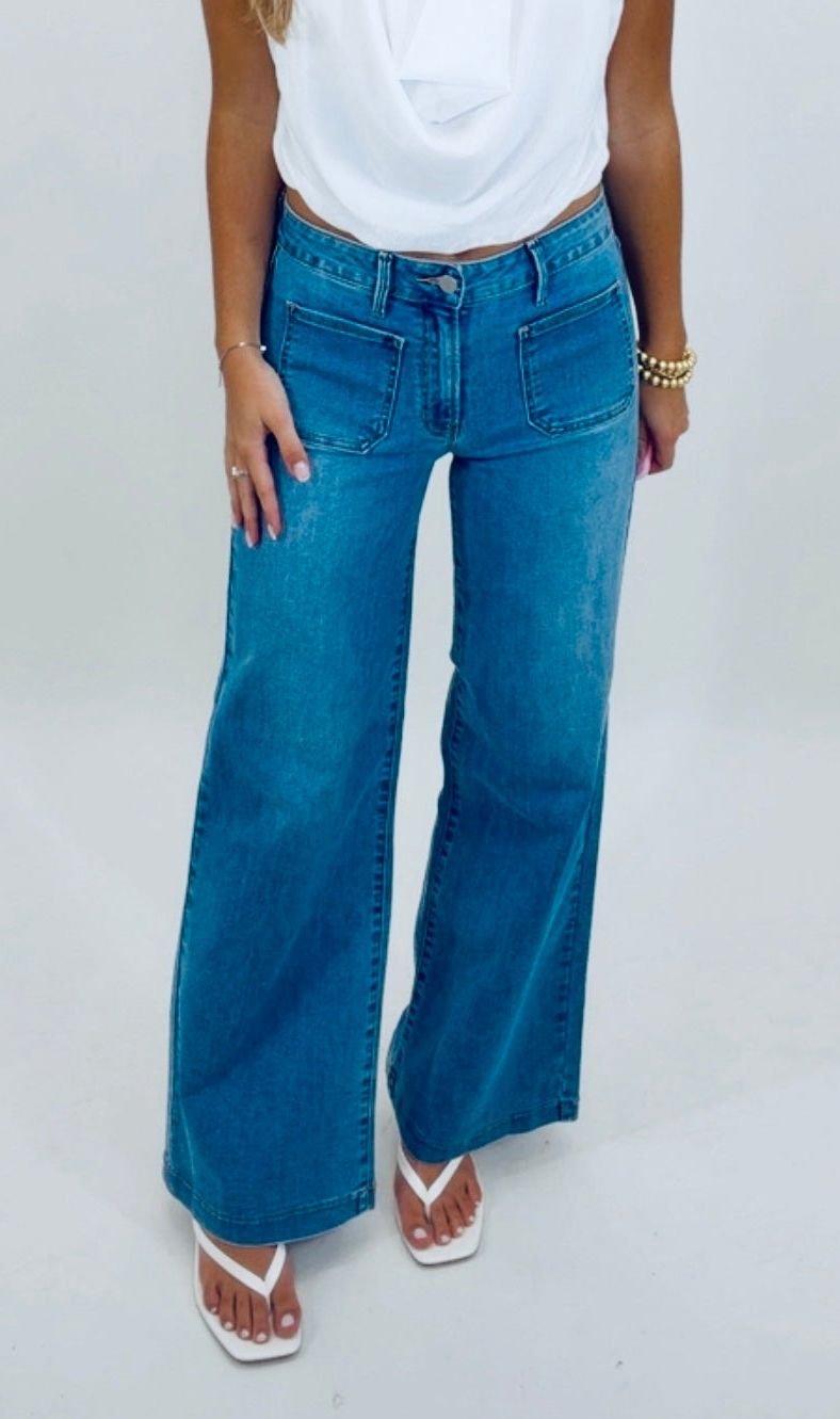 Mini Patch Pocket Wide Leg Jean (med denim)