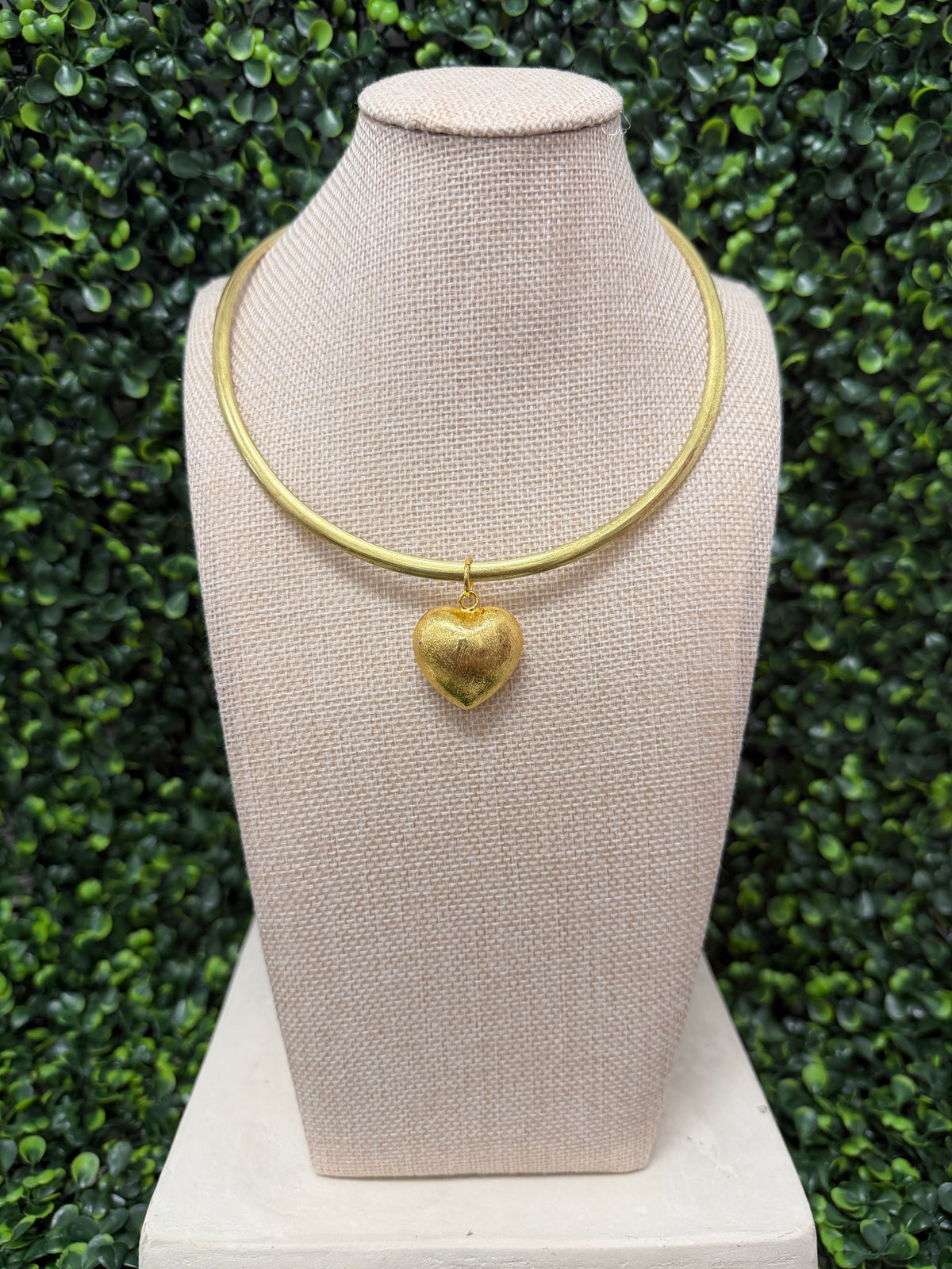Sleek Style Choker