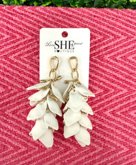 Petal Fringe Dangle Earring (wht)