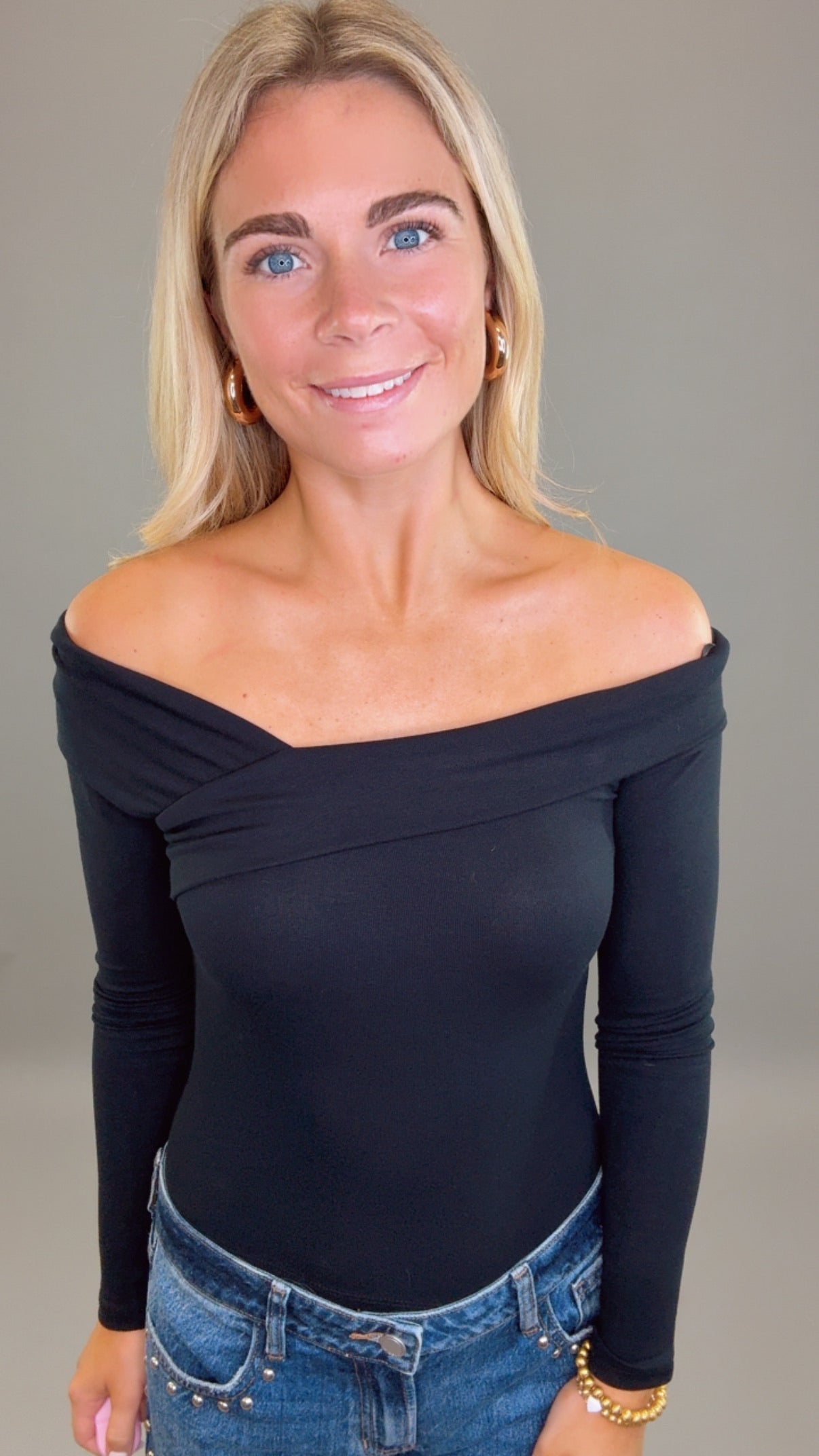 Off the Shoulder Chic Top (black)