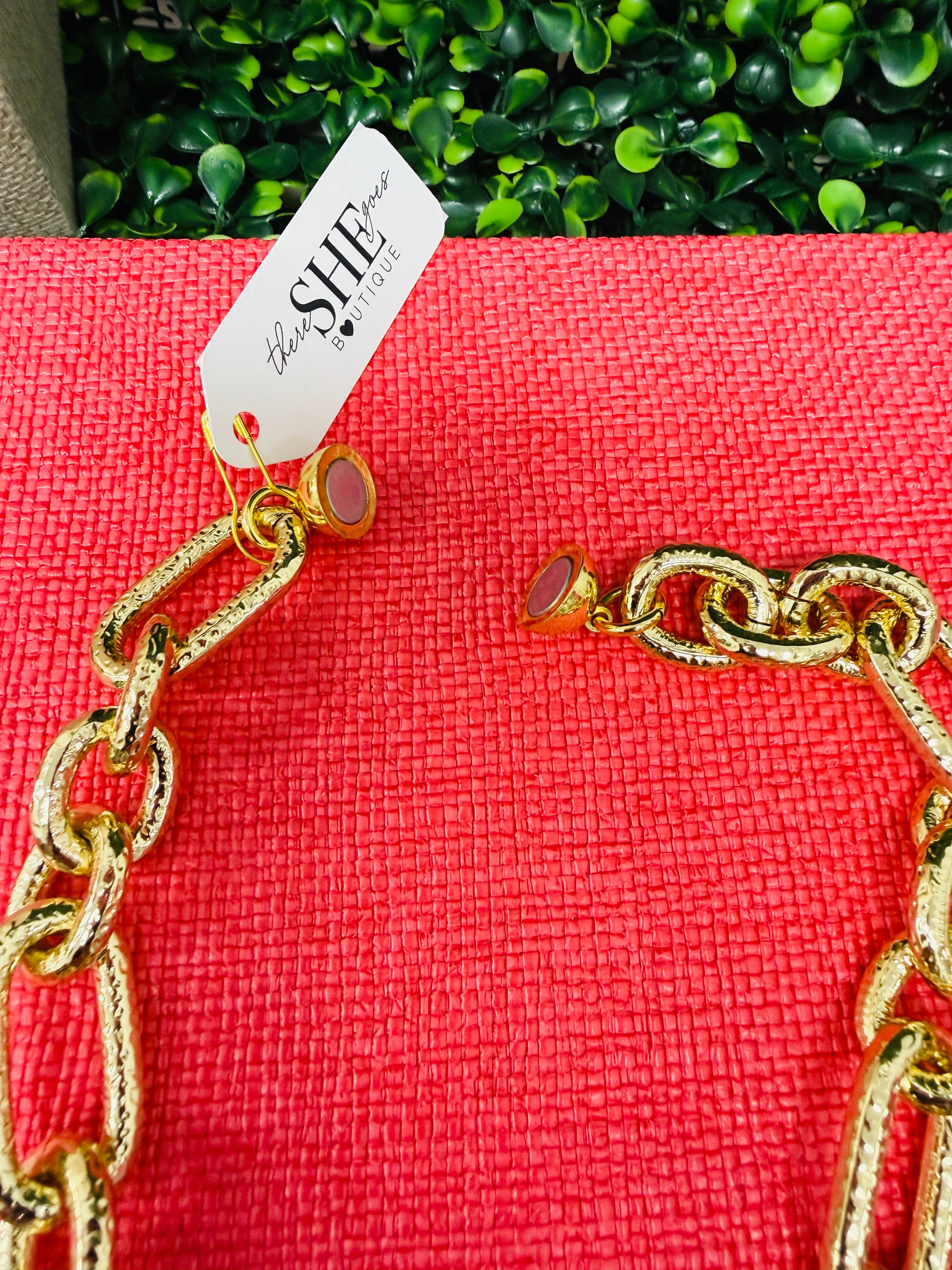 Standout Link Necklace