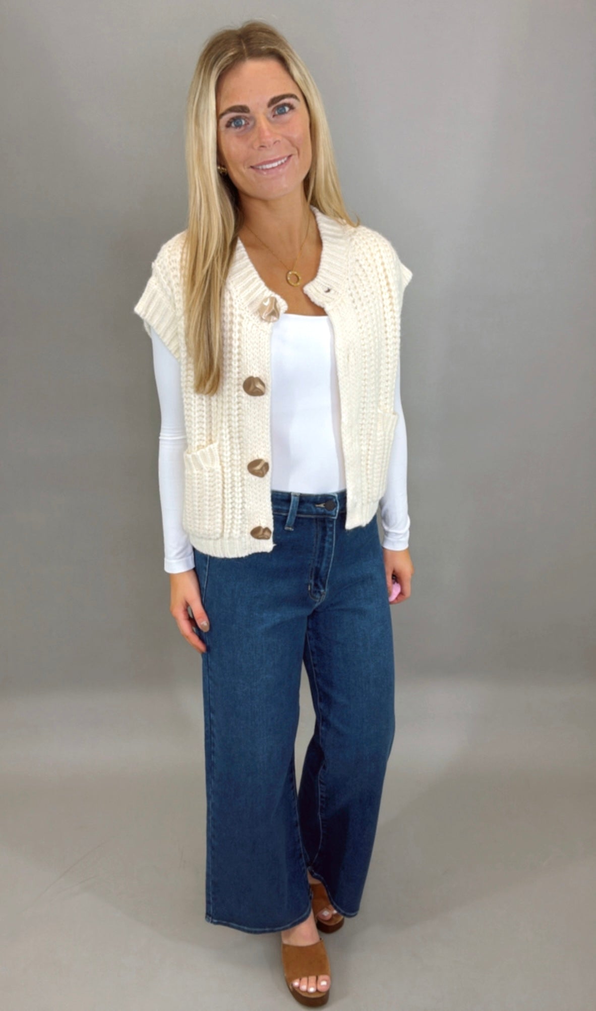 Chalet Charm Vest (off white)