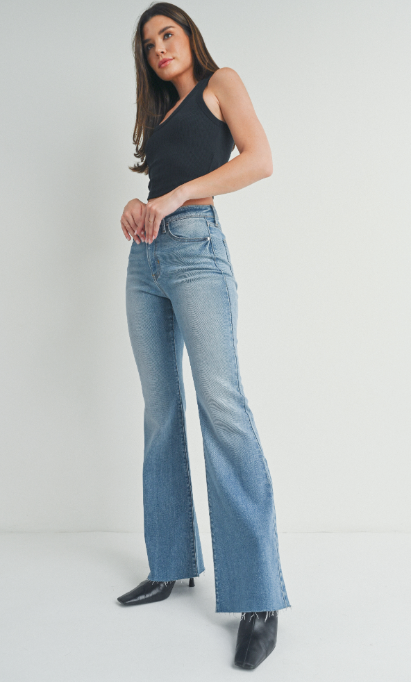 Mid Rise Bootcut Jean (med denim)