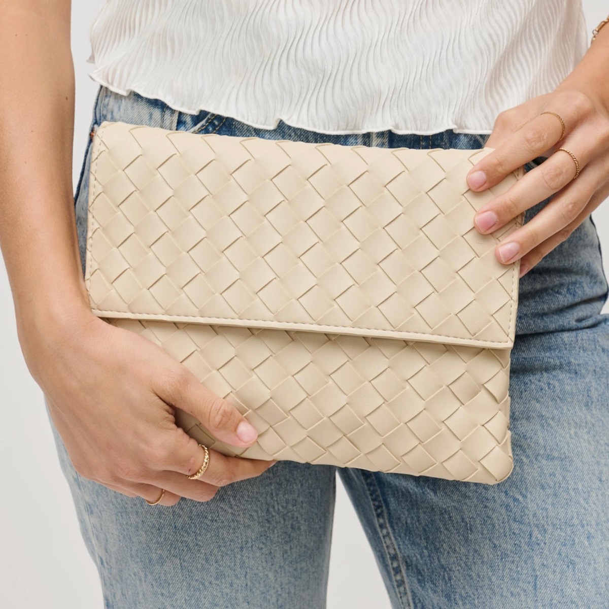 Ivy Woven Clutch (oatmilk)