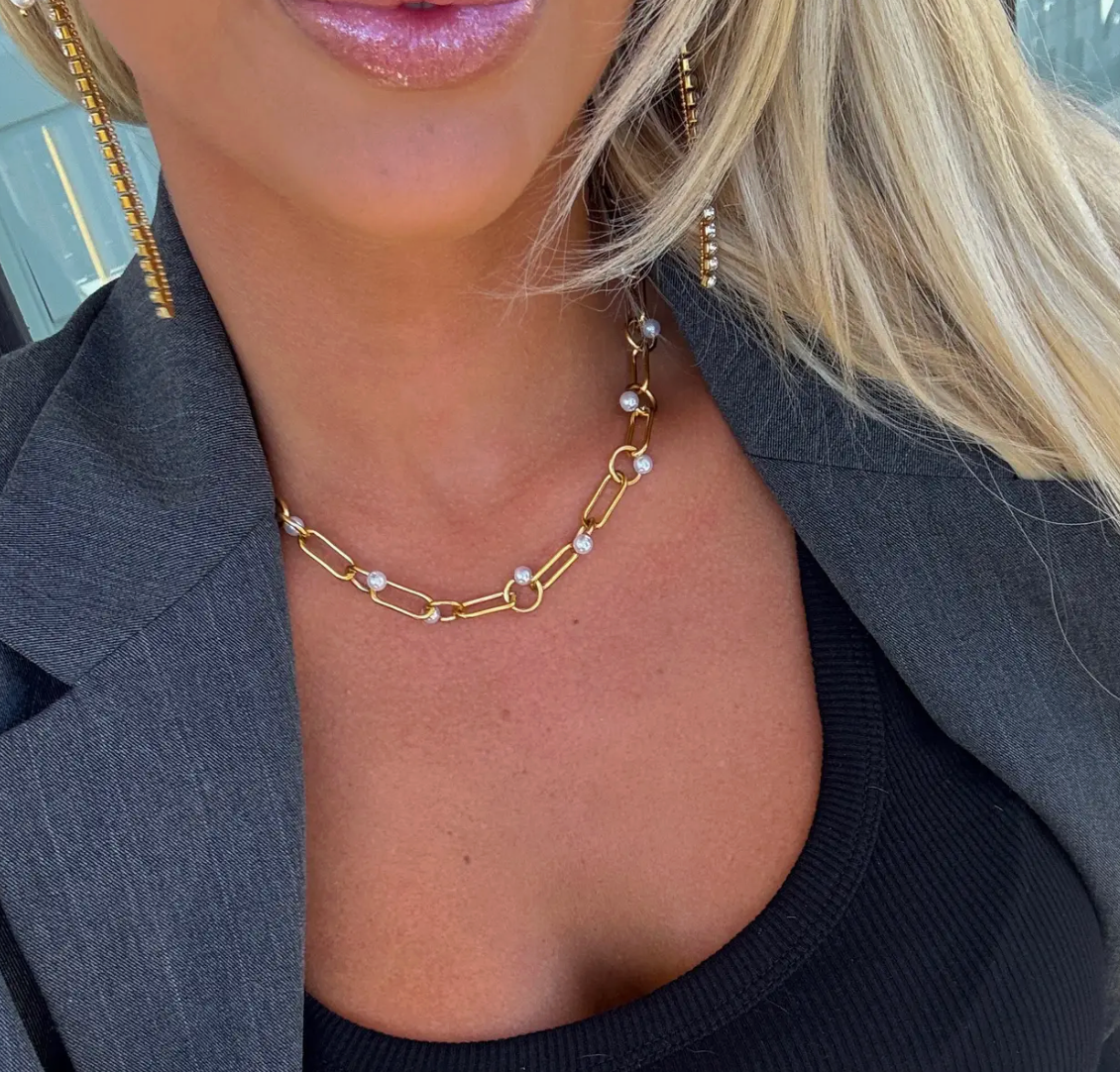 Refined Link Pearl Necklace