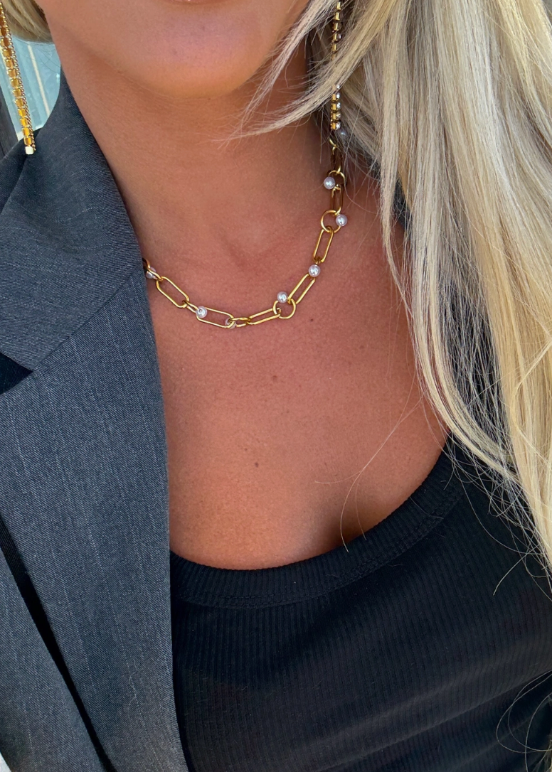 Refined Link Pearl Necklace