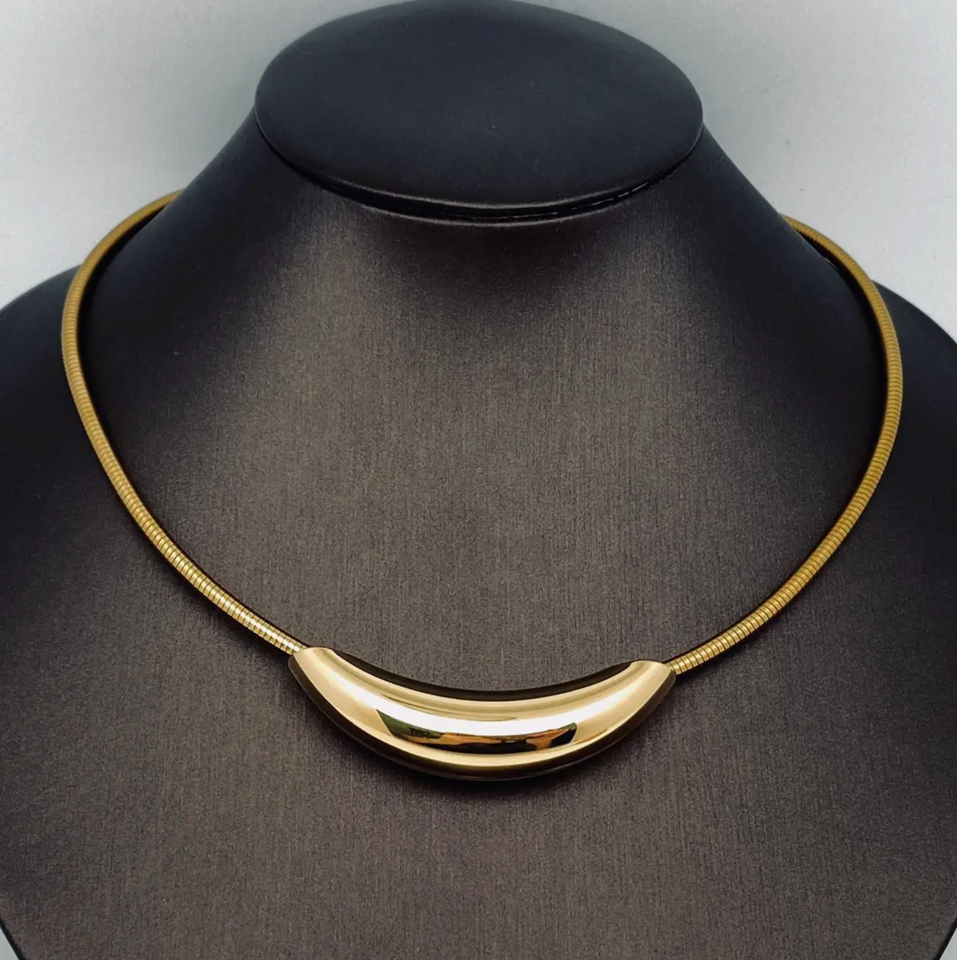 Luxe Curve Necklace