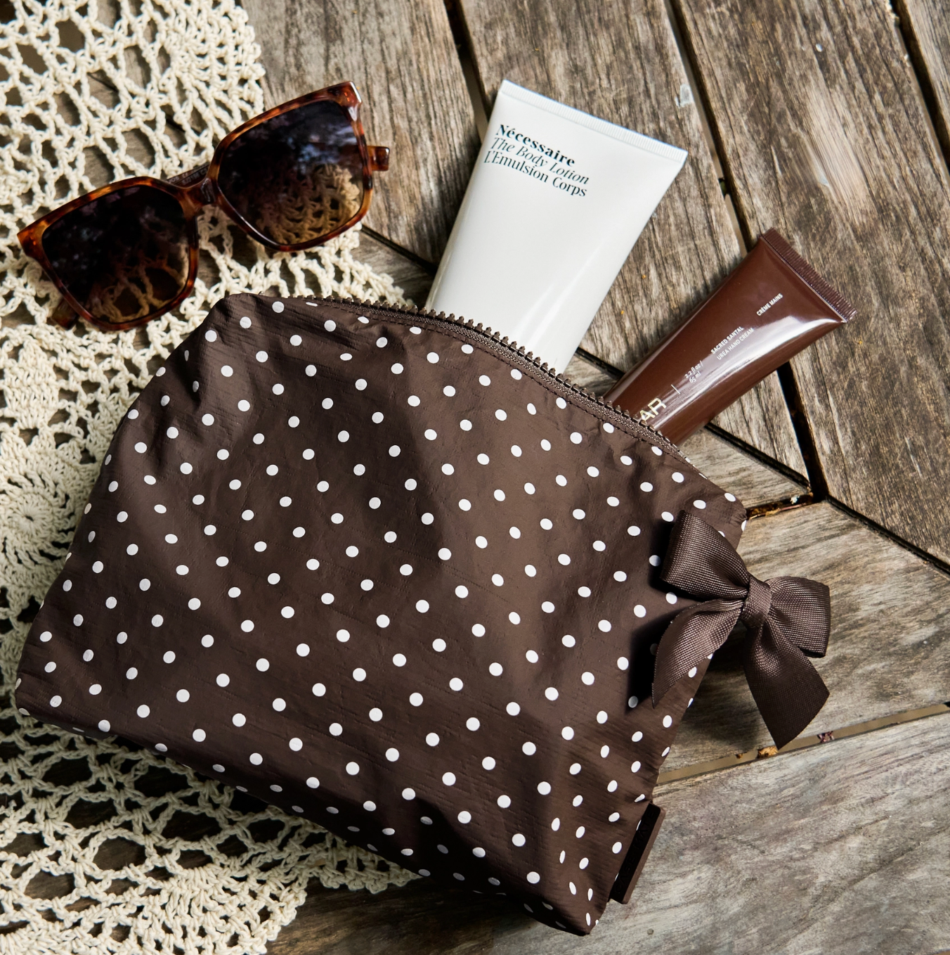 Crinkle Make Up Bag (espresso polka dot)